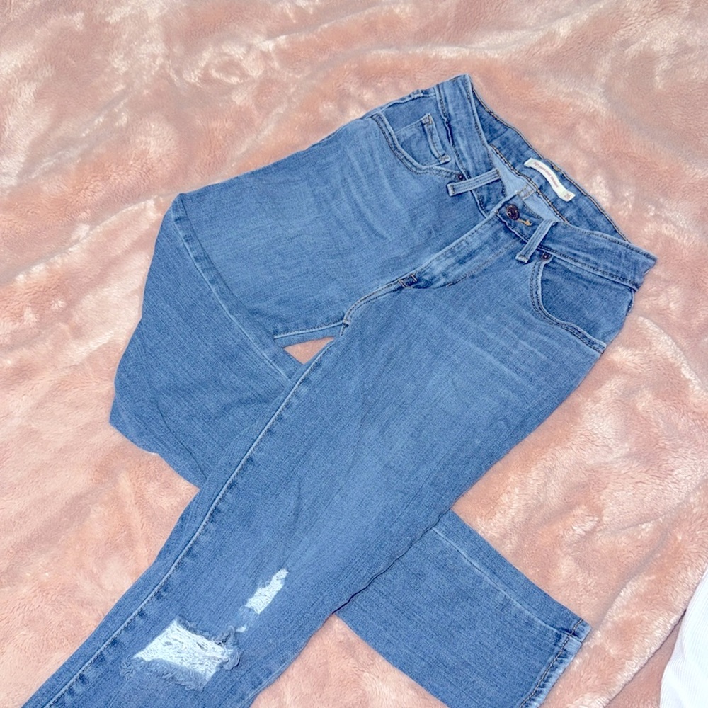Levi high rise skinny jeans size 26 color blue 721